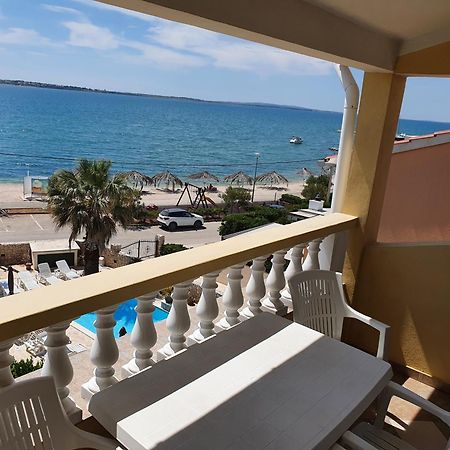 Sea View Apartments Nina Vrsi Bagian luar foto