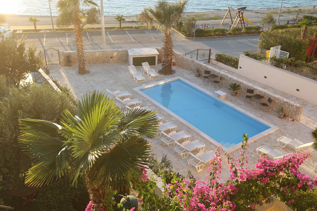 Sea View Apartments Nina Vrsi Bagian luar foto