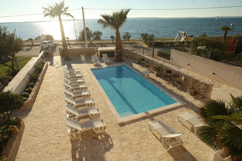 Sea View Apartments Nina Vrsi Bagian luar foto