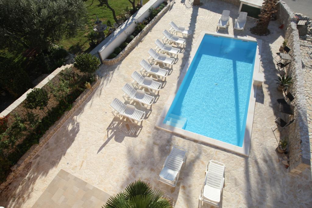 Sea View Apartments Nina Vrsi Bagian luar foto