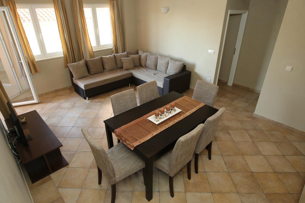 Sea View Apartments Nina Vrsi Bagian luar foto