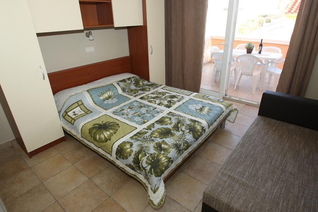 Sea View Apartments Nina Vrsi Bagian luar foto